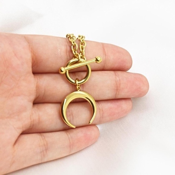 Moon Toggle Chain - Picture 2 of 4